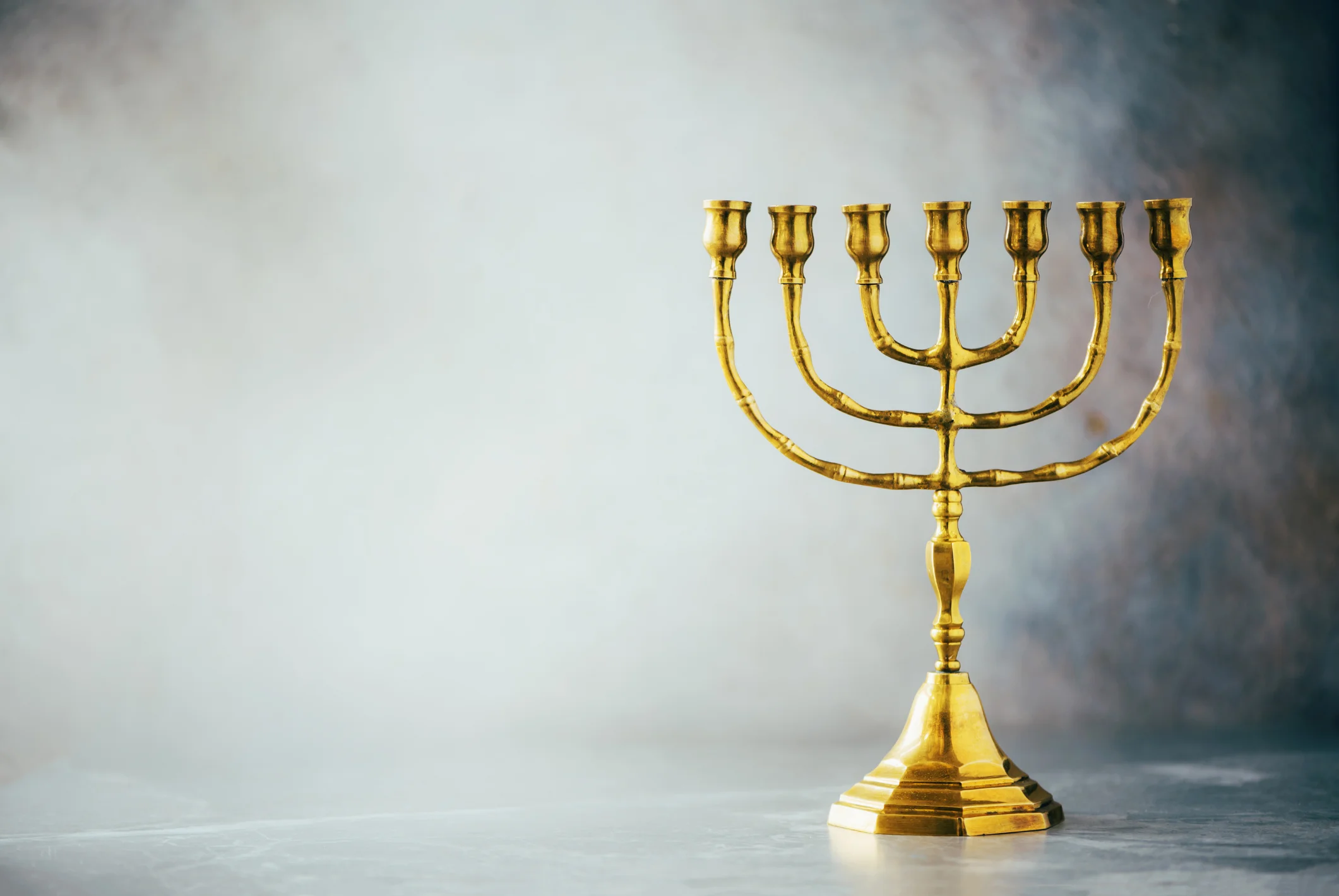 Yedi kollu Yahudi şamdanı Menorah
