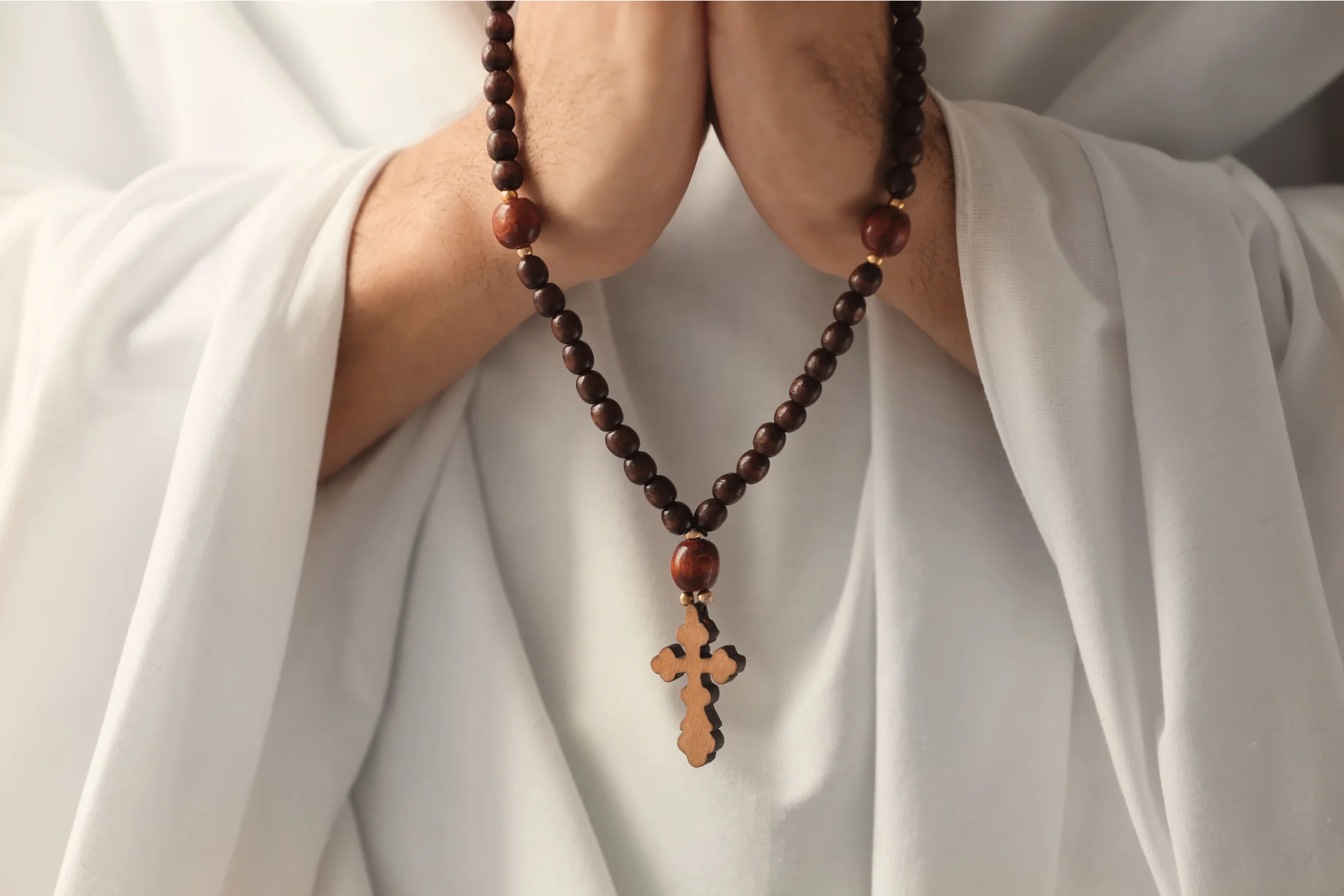 Katolik dualarında kullanılan haçlı tespih (Rosary)