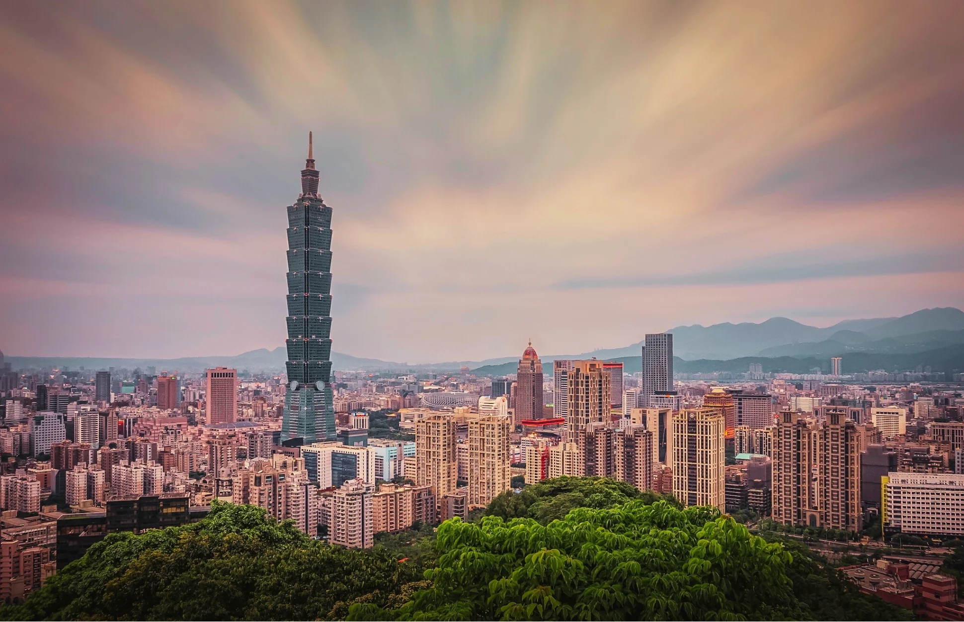 Bambu gövdesinden esinlenen Taipei 101 gökdeleni